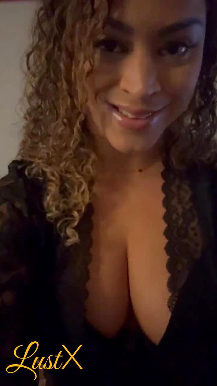 Beatriz Video Background