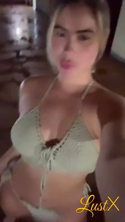 Becca Video Hintergrund