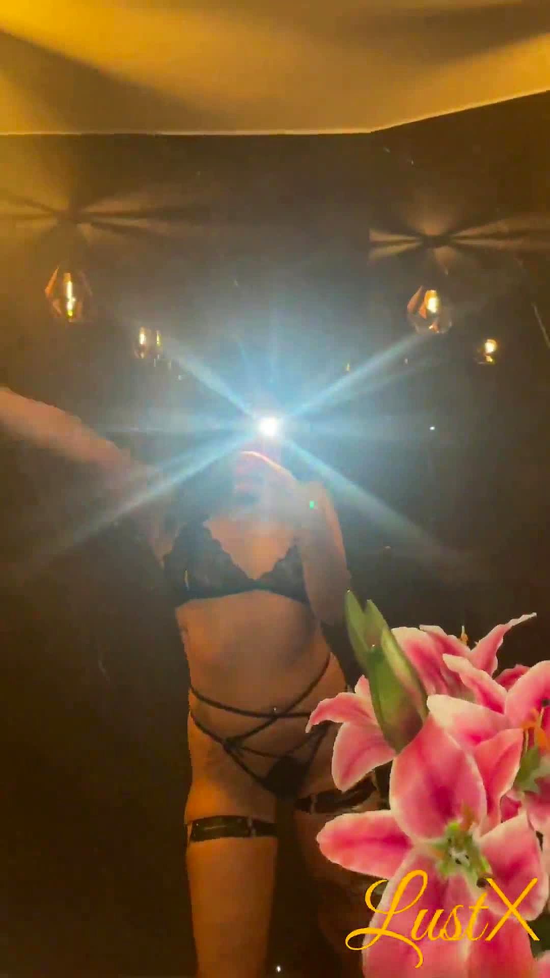 Lucy Video Hintergrund