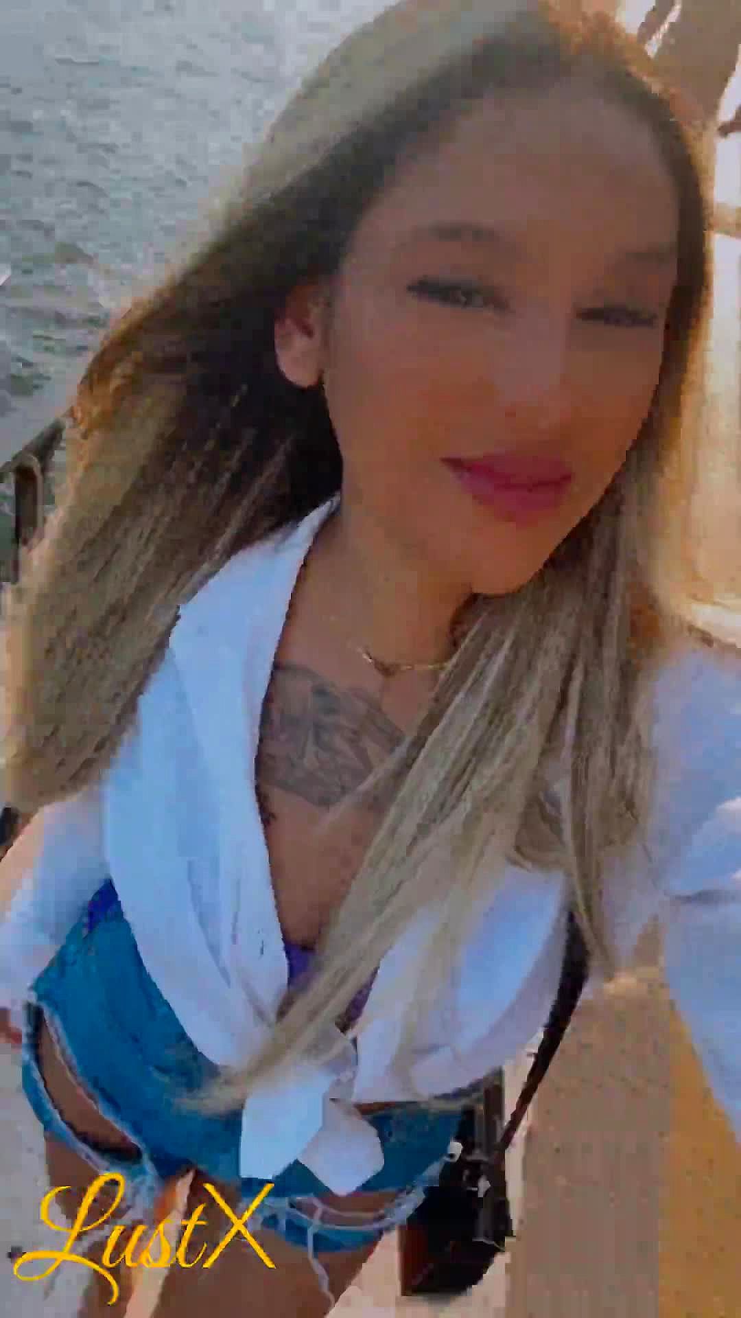 Valetina Ferraz Video Background