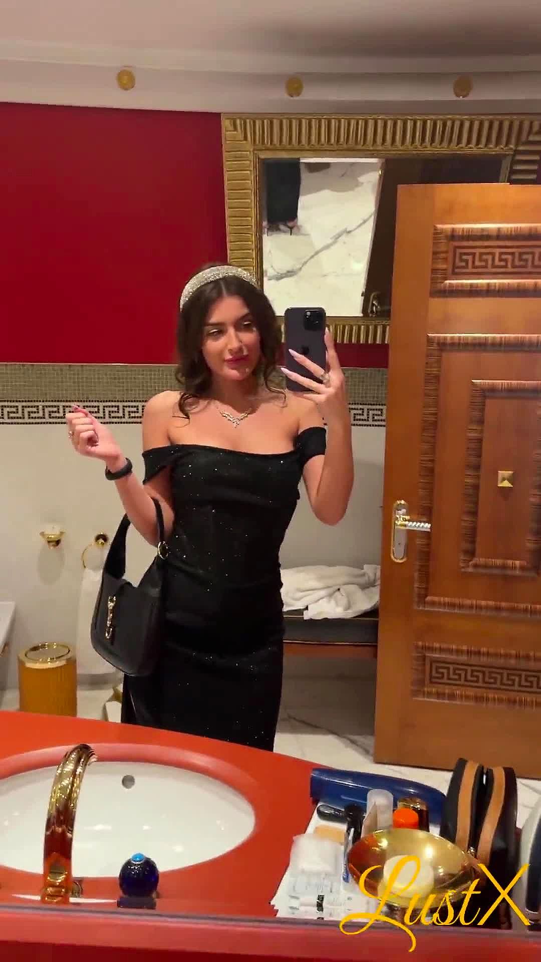 Ariela Video Hintergrund