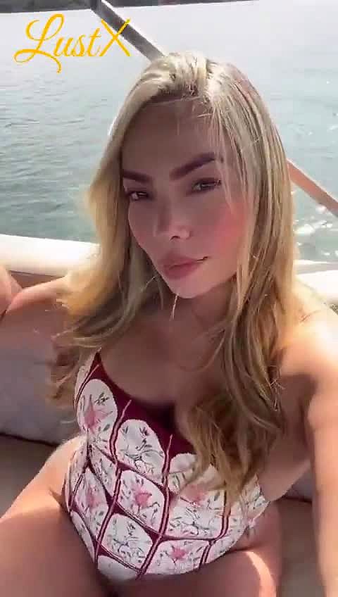 Sara Kovolenko Video Background