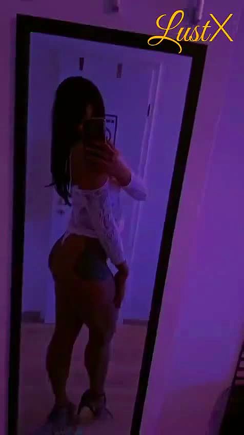 Emely Video Hintergrund