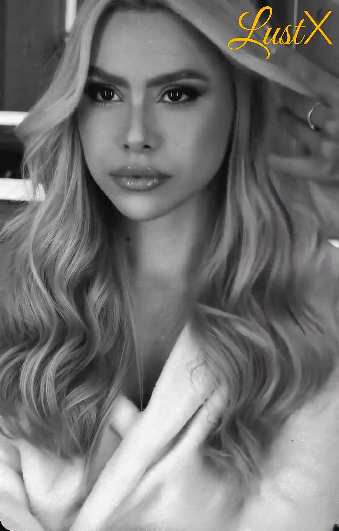 Elayne Video Hintergrund