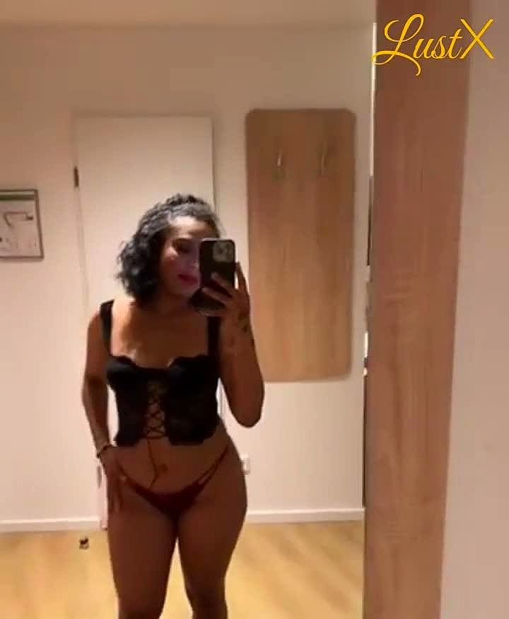 Chloe Video Hintergrund