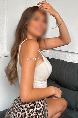 Ariana - Escort Girl Hamburg